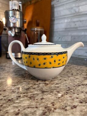 Vintage Vista alegre Portugal teapot yellow pattern